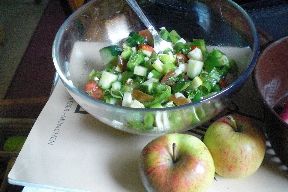 Tunesischer Gurkensalat mit Äpfeln