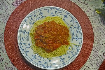 Thunfischcapellini oder Cappelini mit Thunfischtomatensauce (original italienisch)