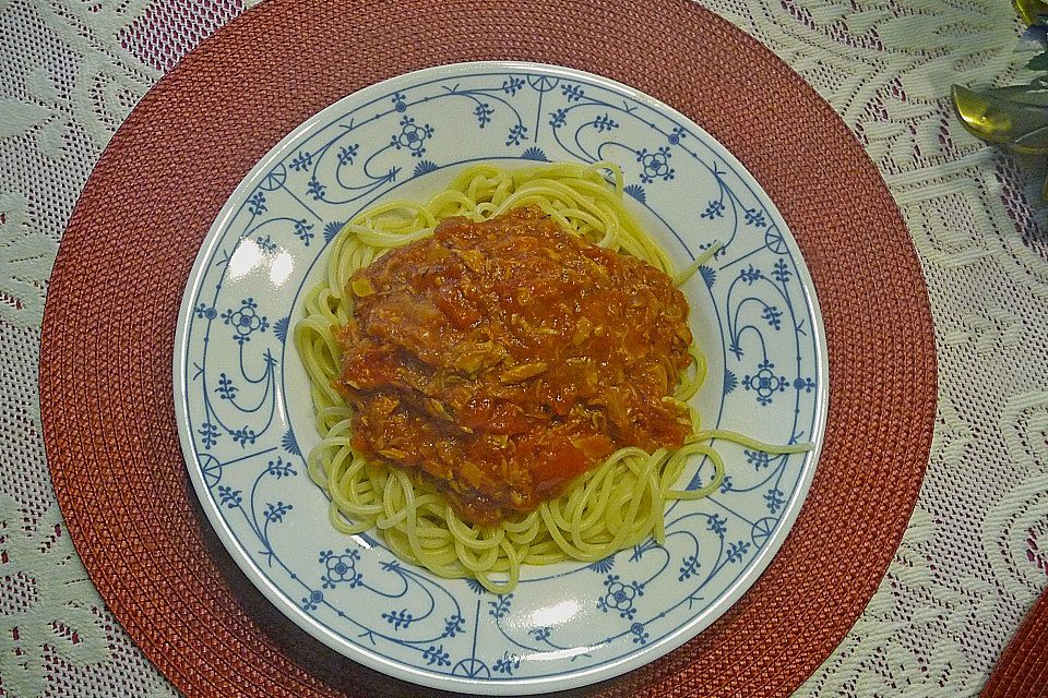 Thunfischcapellini oder Cappelini mit Thunfischtomatensauce (original italienisch)