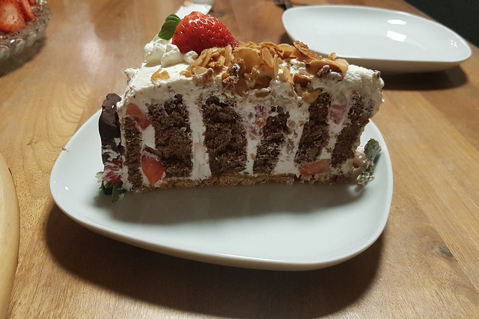 Gewickelte Erdbeer - Tiramisu - Torte