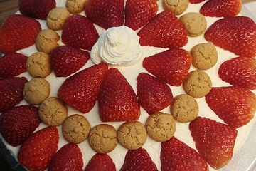Gewickelte Erdbeer - Tiramisu - Torte