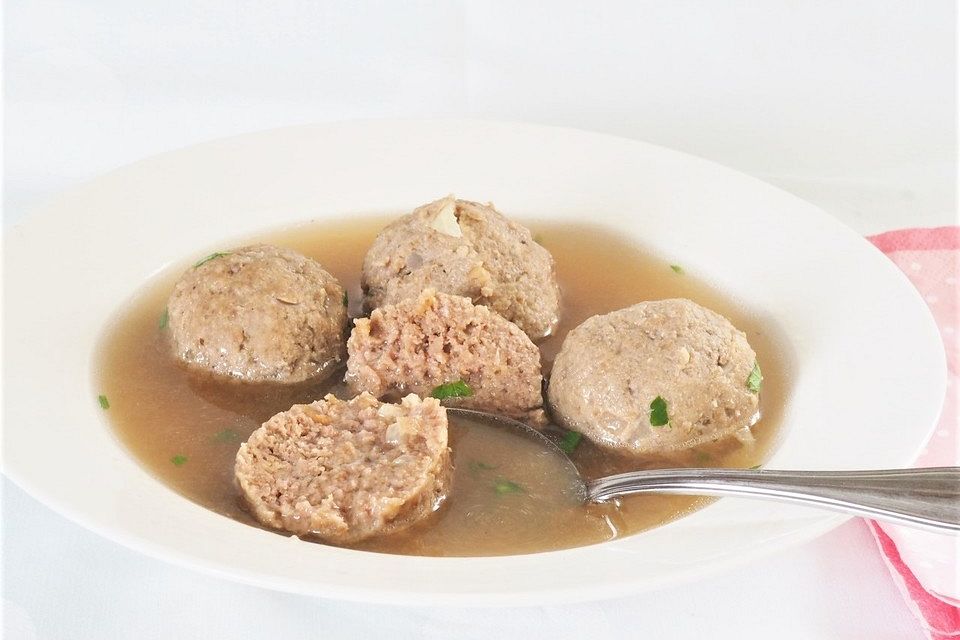 Leberknödelsuppe hausgemacht