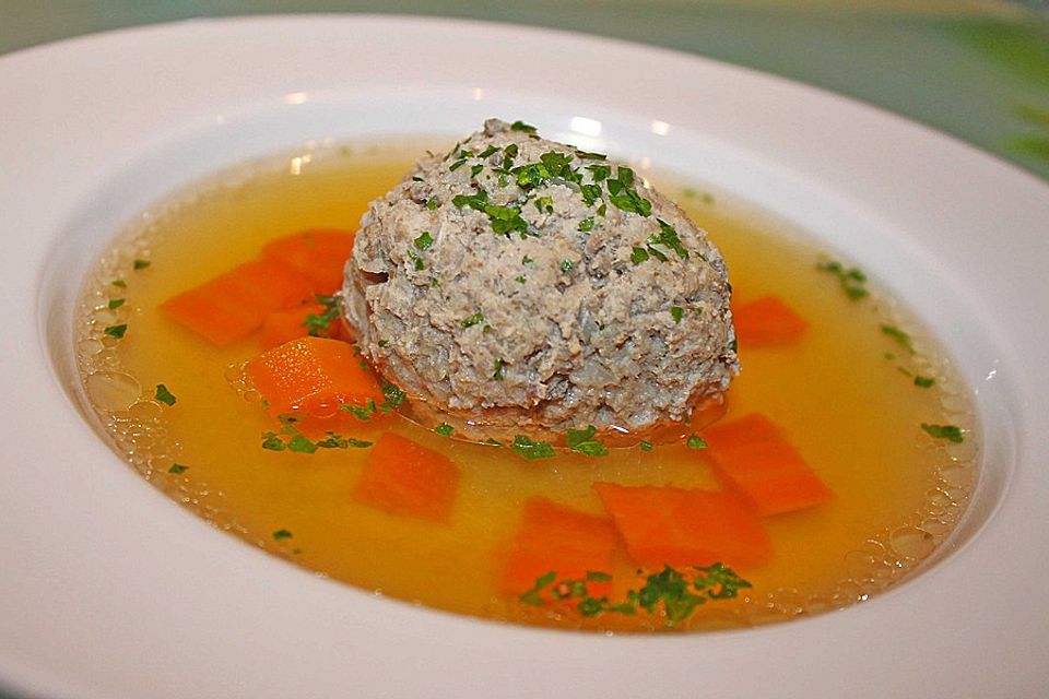 Leberknödelsuppe hausgemacht