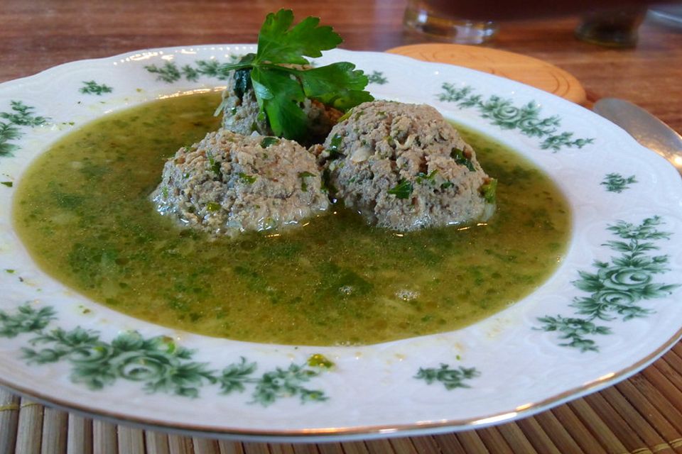 Leberknödelsuppe hausgemacht