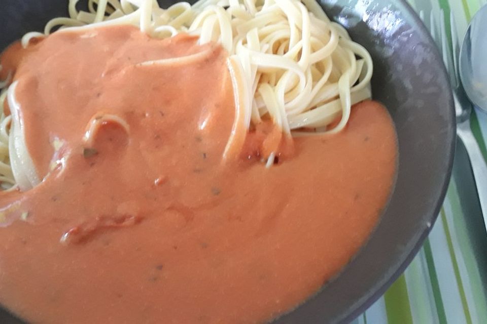 Nudeln mit Tomatensoße nach Großvaters Art