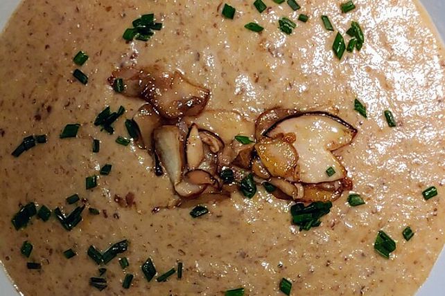 Waldpilzsuppe mit gebackenem Knoblauch von Monikah| Chefkoch