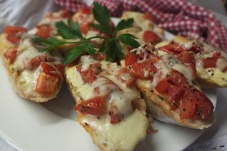 Crostini mit Tomaten und Mozzarella