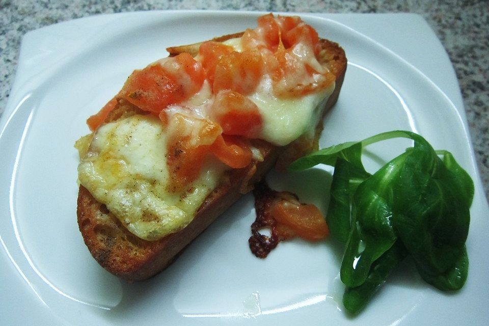 Crostini mit Tomaten und Mozzarella