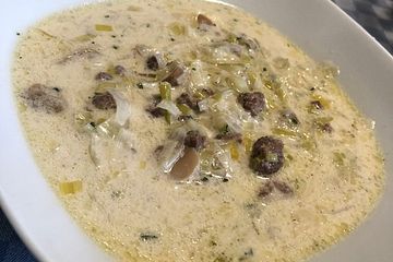 Lauch - Zwiebel - Suppe mit Pilzen