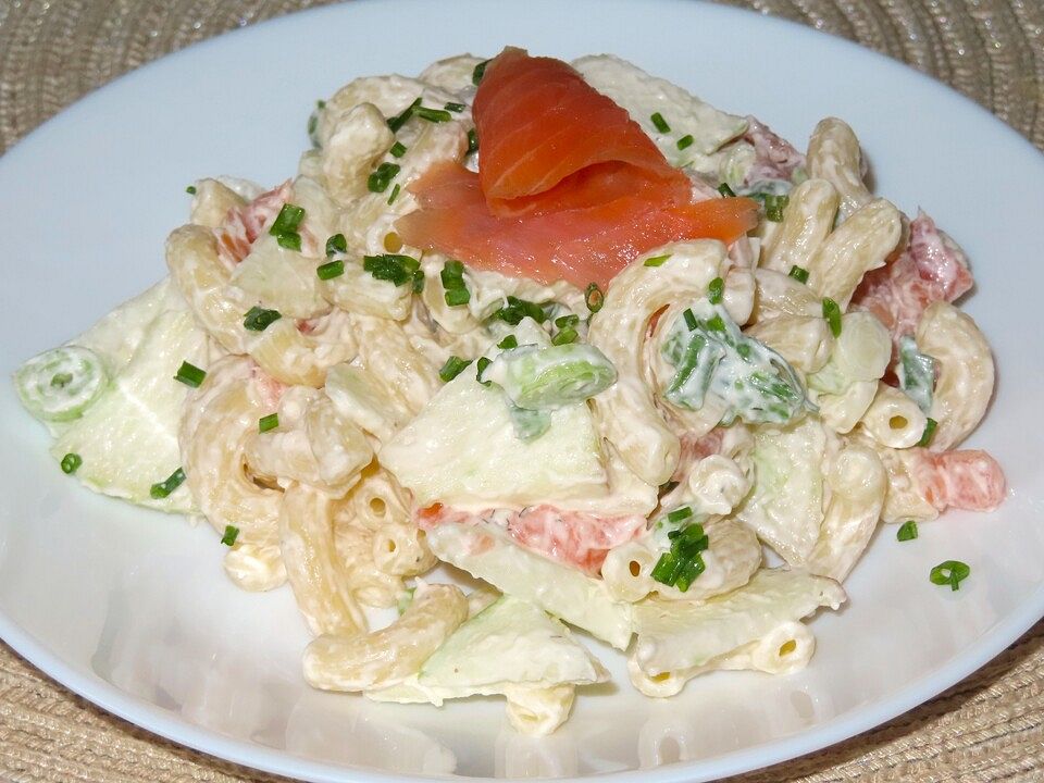 Nudelsalat mit Räucherlachs und Äpfeln von haianne| Chefkoch