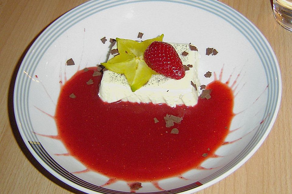 Panna cotta mit Erdbeersauce