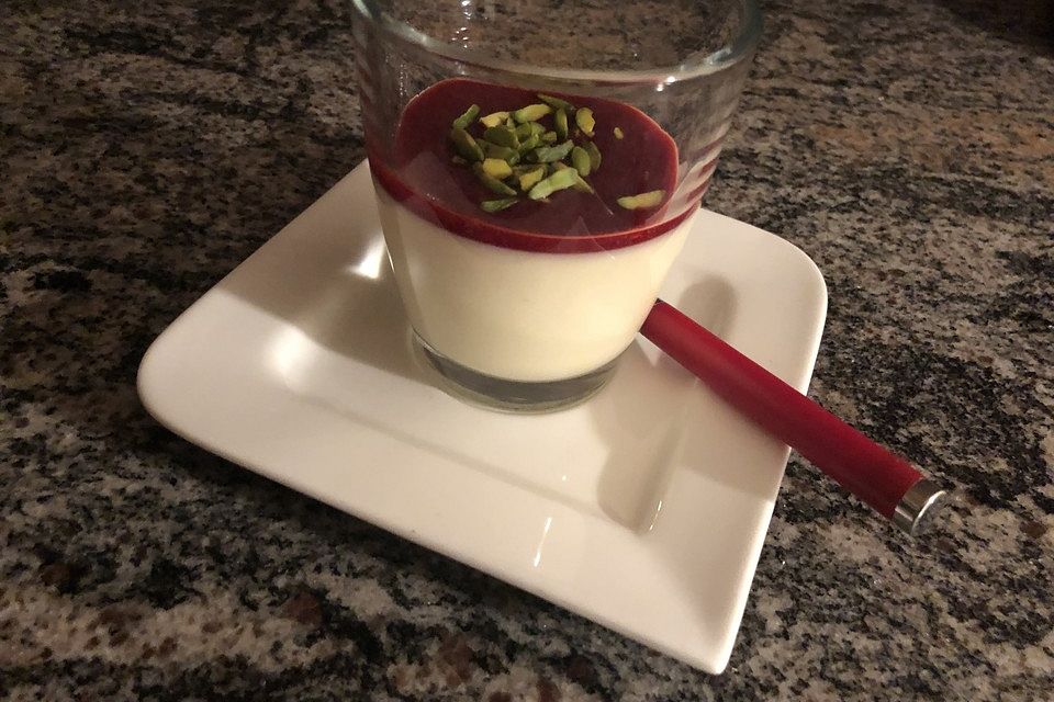 Panna cotta mit Erdbeersauce