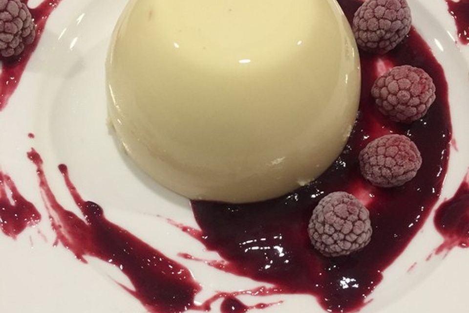 Panna cotta mit Erdbeersauce