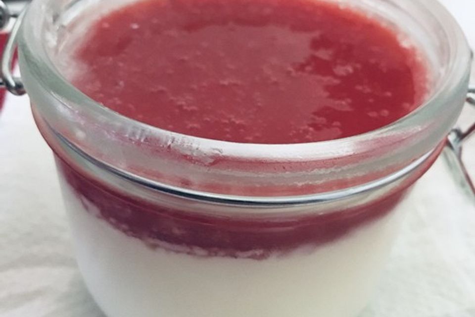 Panna cotta mit Erdbeersauce