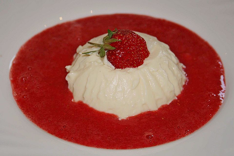 Panna cotta mit Erdbeersauce