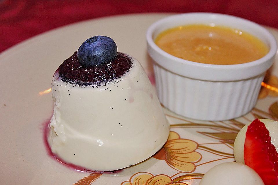 Panna cotta mit Erdbeersauce