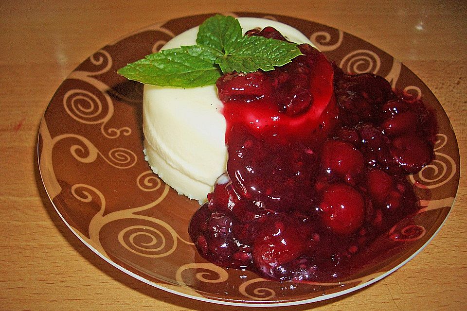 Panna cotta mit Erdbeersauce