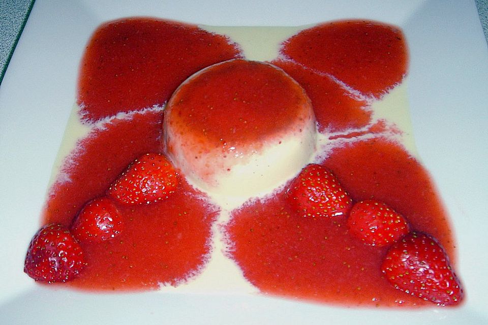 Panna cotta mit Erdbeersauce