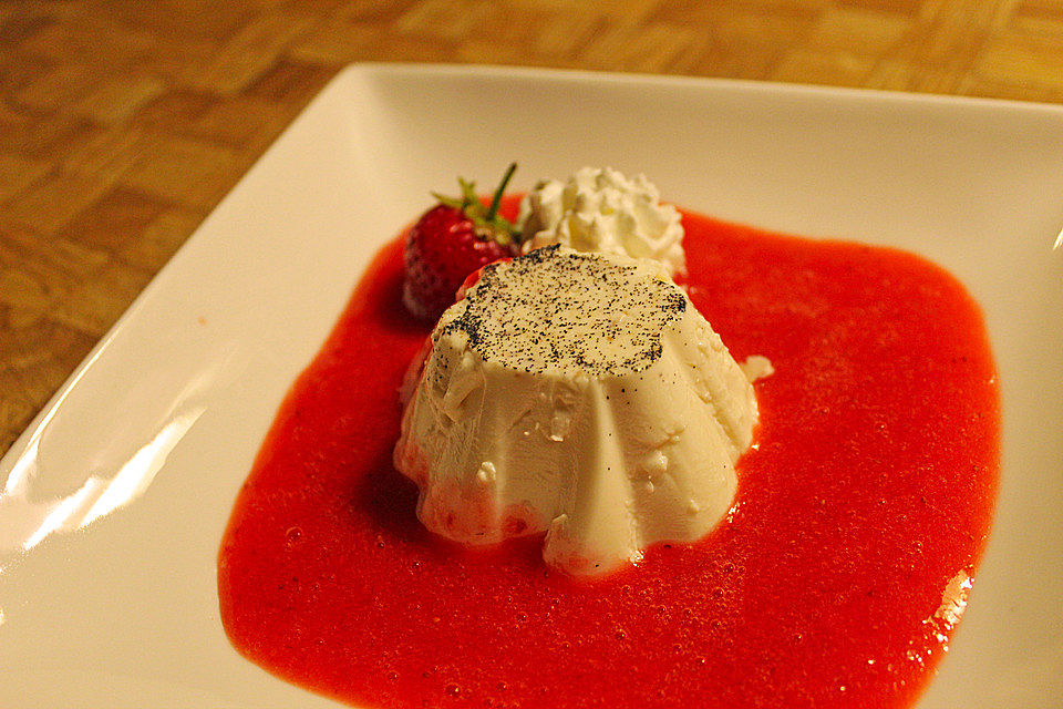 Panna cotta mit Erdbeersauce