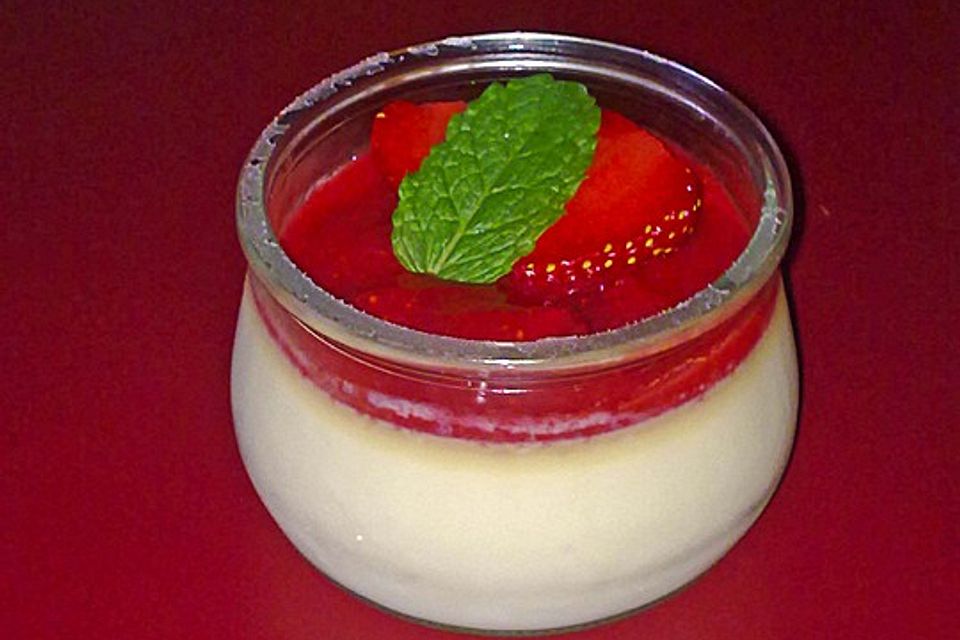 Panna cotta mit Erdbeersauce