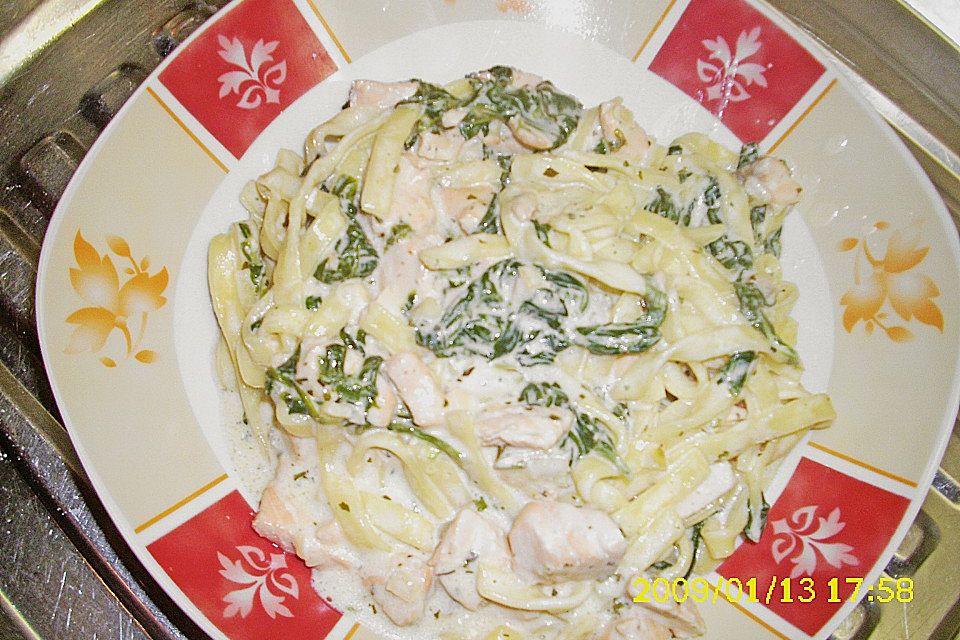 Spaghetti mit Lachs und Spinat