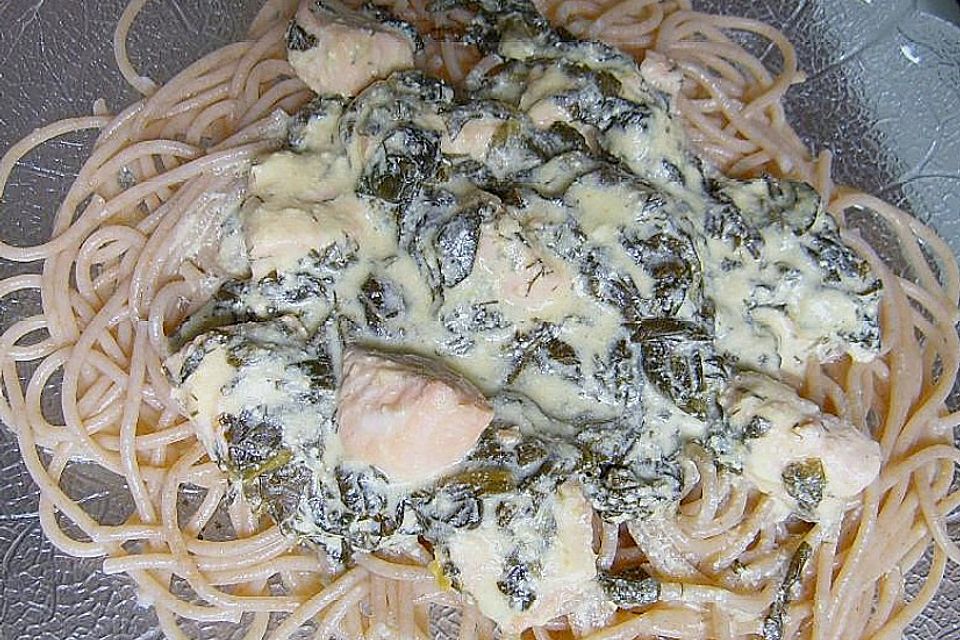 Spaghetti mit Lachs und Spinat