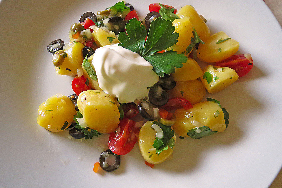 Kartoffel-Tomaten-Salat mit Pesto-Vinaigrette