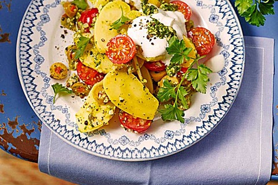 Kartoffel-Tomaten-Salat mit Pesto-Vinaigrette