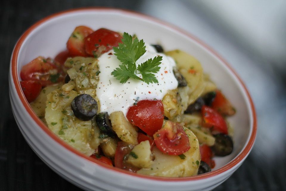 Kartoffel-Tomaten-Salat mit Pesto-Vinaigrette