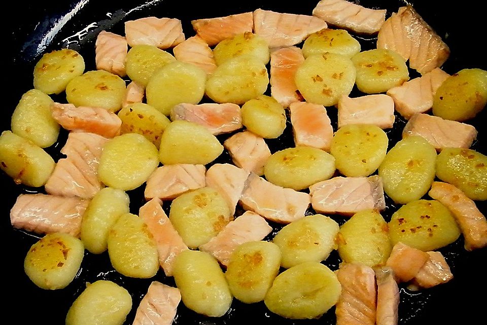 Gnocchi - Pfanne mit Lachs, Shrimps und Bohnen