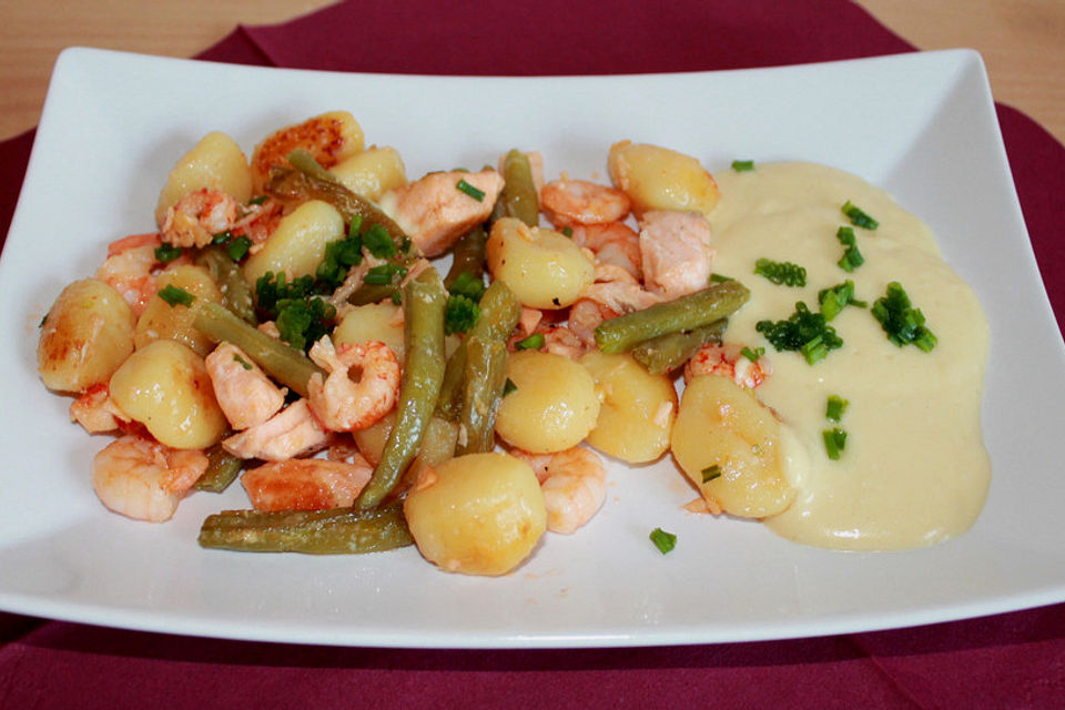 Gnocchi - Pfanne mit Lachs, Shrimps und Bohnen