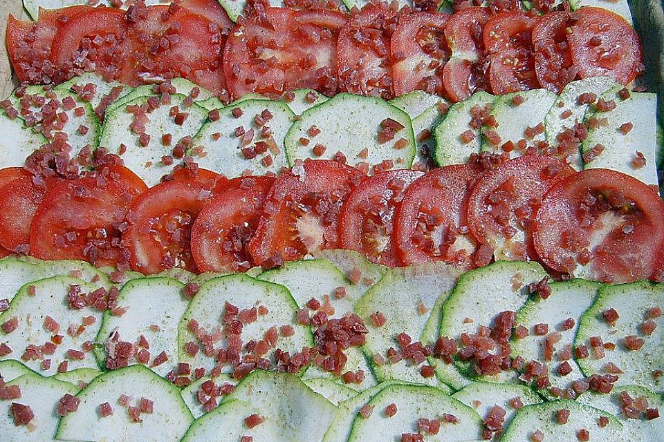 Tomaten - Zucchini - Pizza