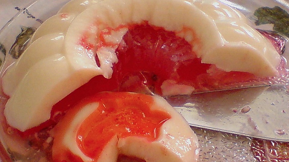 Vanillepudding mit Früchten