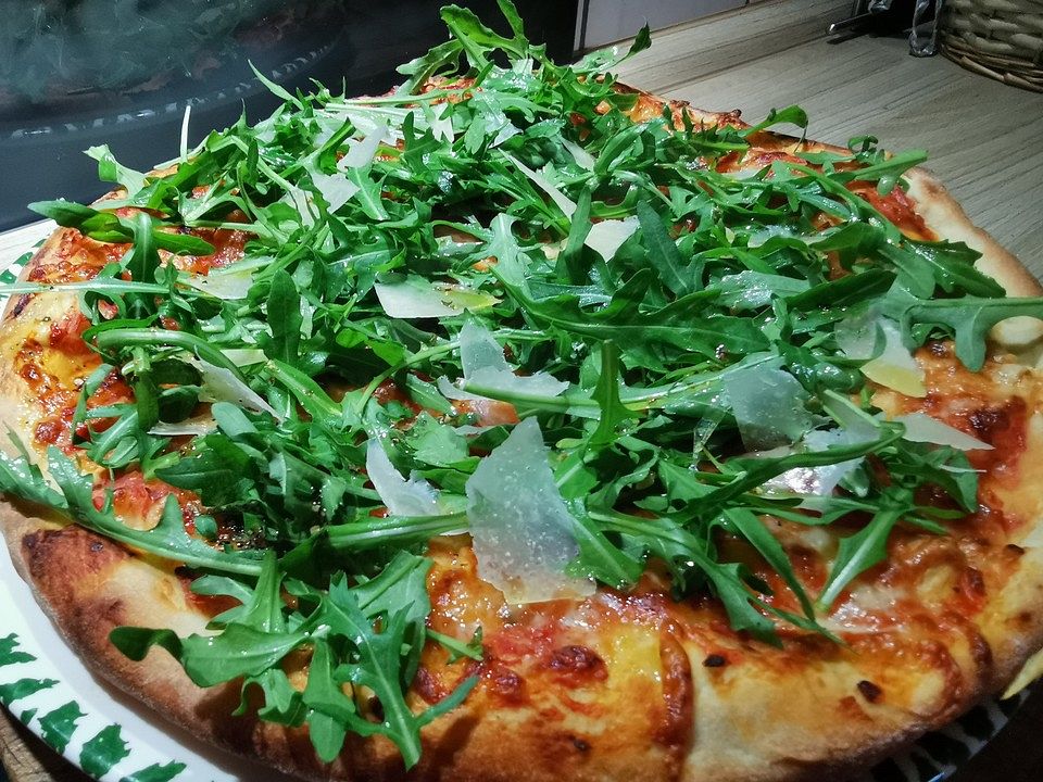 Pizza mit Rucola und Parmaschinken von Freaky_Jacky| Chefkoch