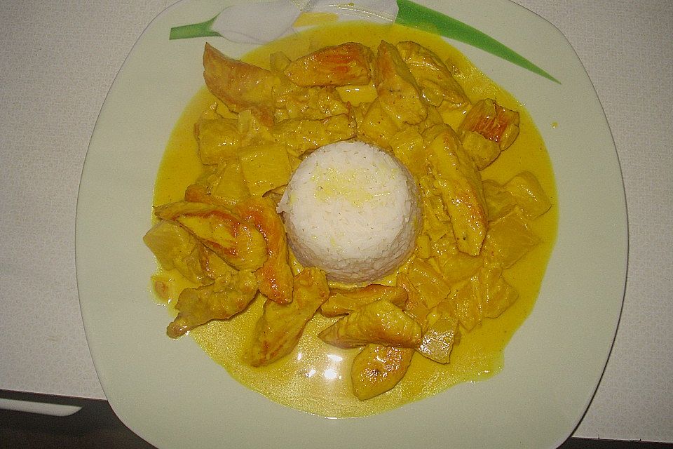 Putencurry mit Ananas und Mango