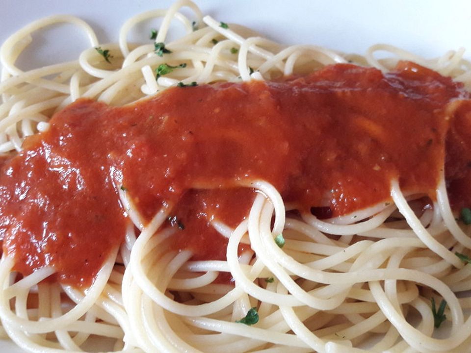 Spaghetti mit fruchtiger Tomatensauce von papawhiskey| Chefkoch