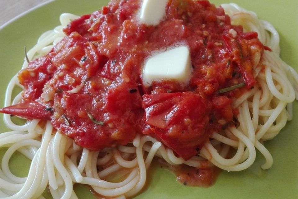 Spaghetti mit fruchtiger Tomatensauce