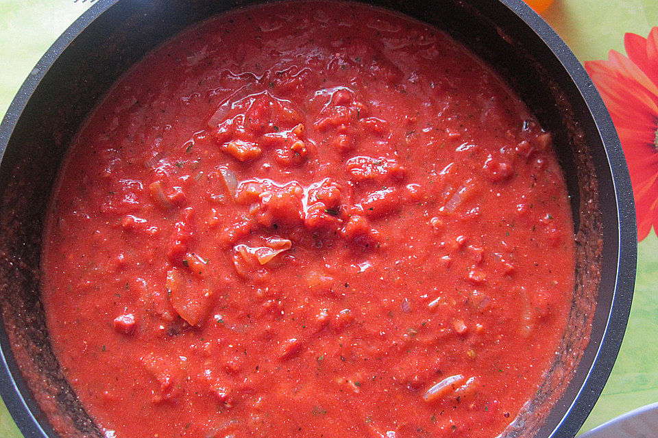 Spaghetti mit fruchtiger Tomatensauce