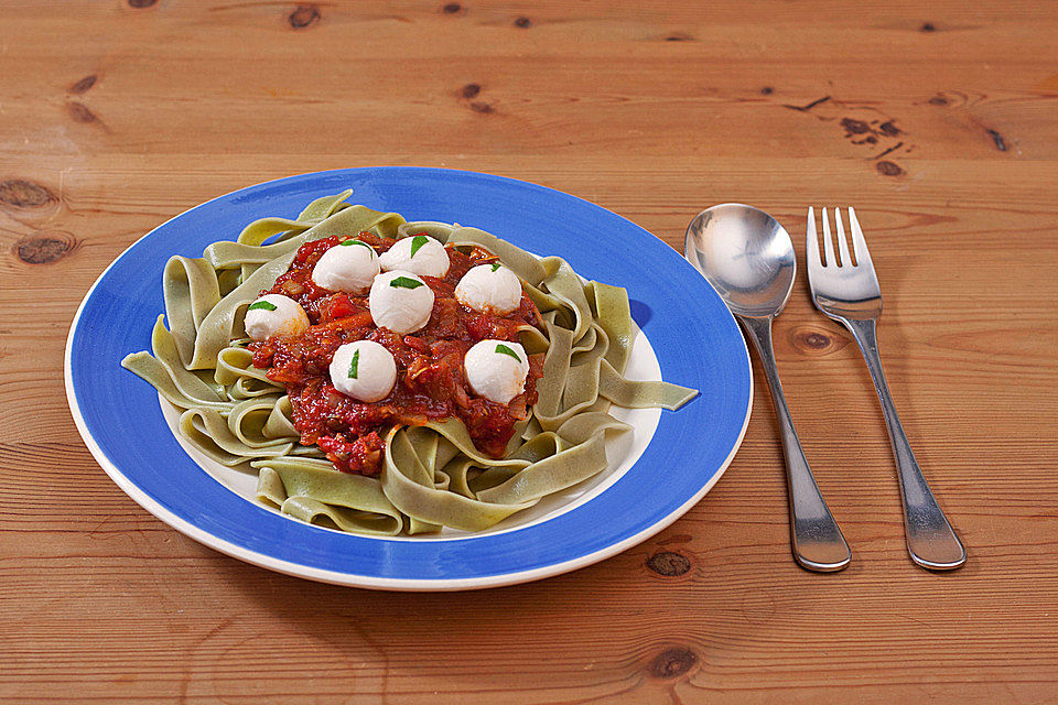 Spaghetti mit fruchtiger Tomatensauce