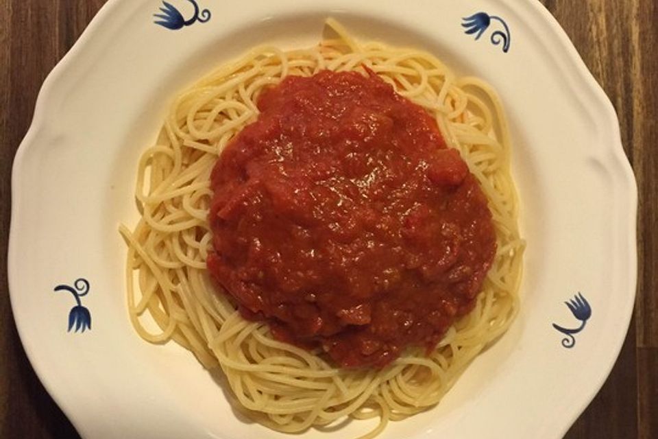 Spaghetti mit fruchtiger Tomatensauce