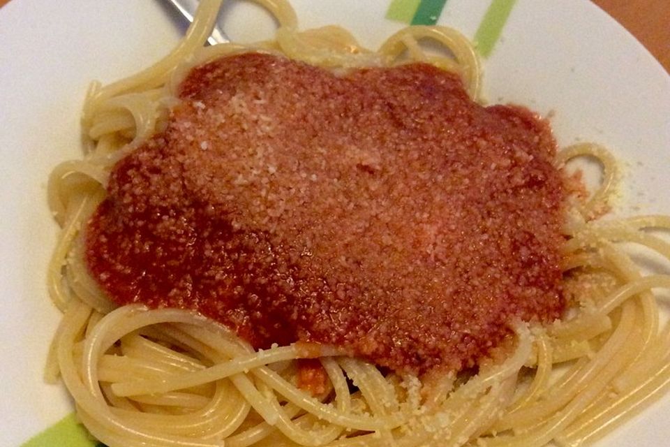 Spaghetti mit fruchtiger Tomatensauce