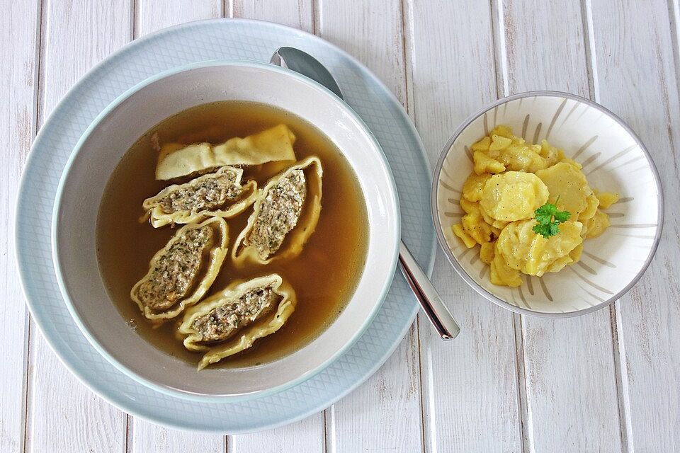 Maultaschen in der Brühe nach Hausmacher Art