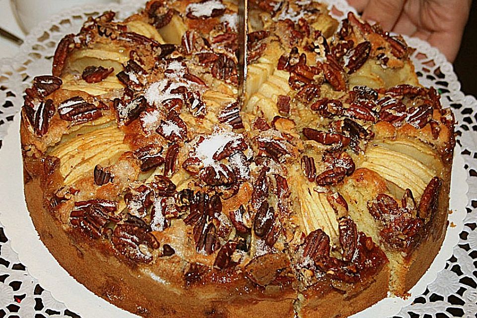 Apfelkuchen mit karamellisierten Nüssen