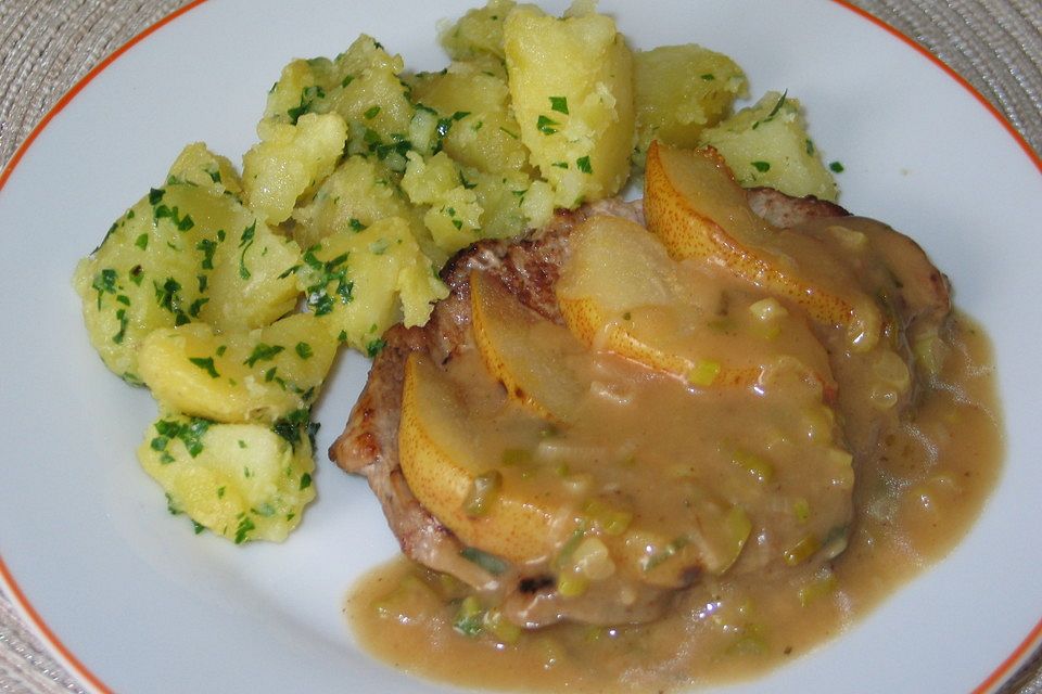 Schweinekoteletts mit Birnen und Apfel - Salbei - Sauce