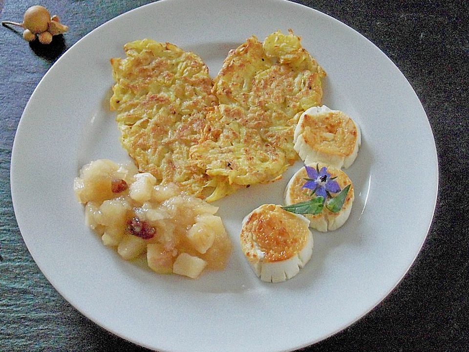 Apfelkompott auf Kartoffelrösti mit Ziegenkäse von Jule_05| Chefkoch