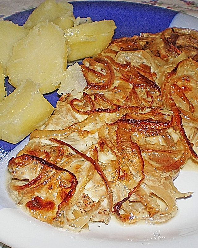 Schnitzel in Zwiebel - Sahnesauce