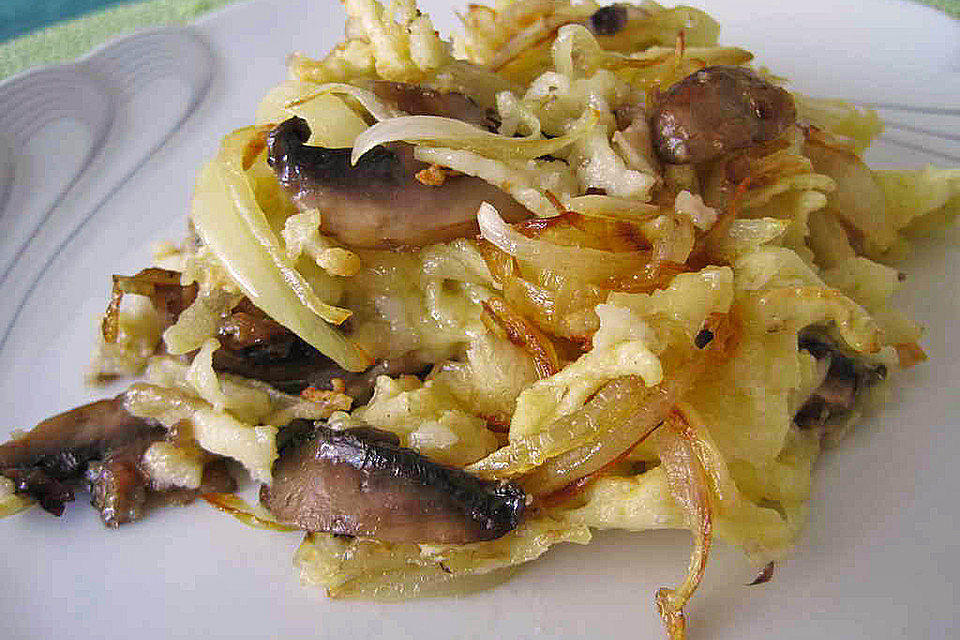 Überbackene Käsespätzle mit Champignons