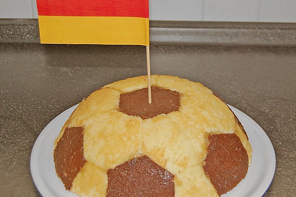 Fußball Charlotte mit Maulwurfkuchen - Füllung