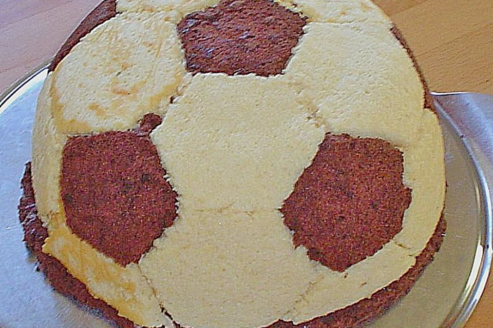 Fußball Charlotte mit Maulwurfkuchen - Füllung