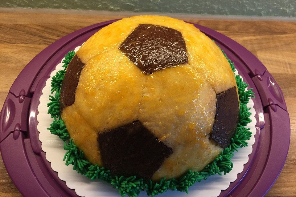 Fußball Charlotte mit Maulwurfkuchen - Füllung